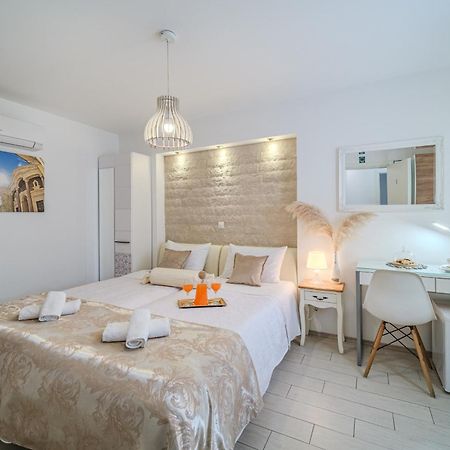 Central Split Rooms And Apartments Paese 外观 照片