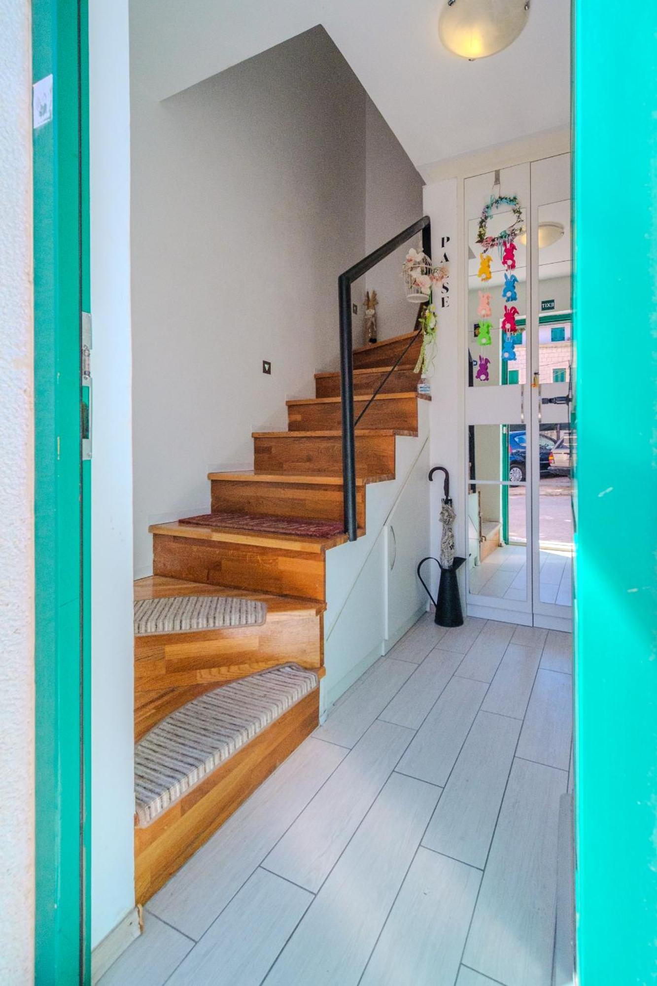 Central Split Rooms And Apartments Paese 外观 照片