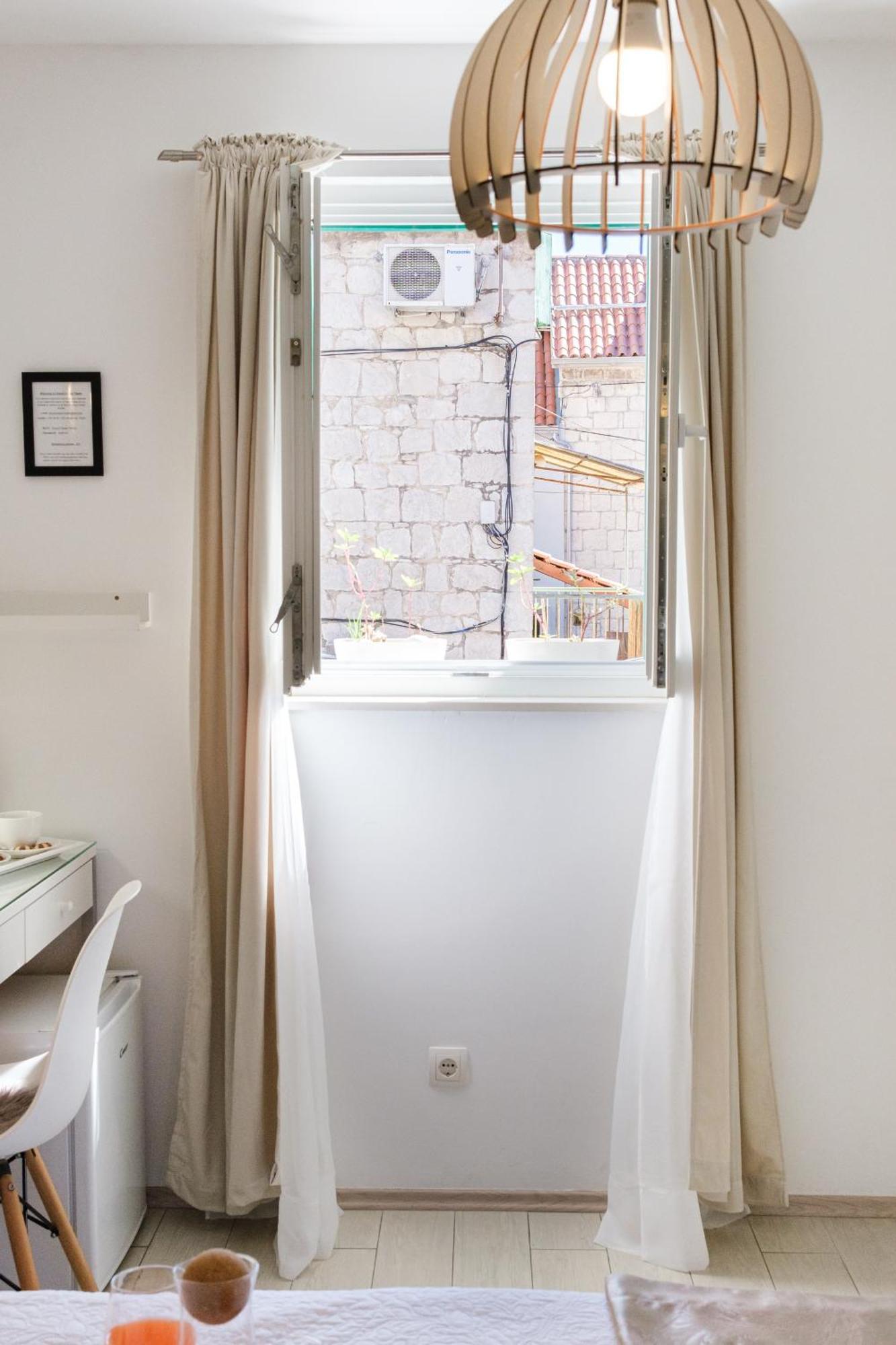 Central Split Rooms And Apartments Paese 外观 照片