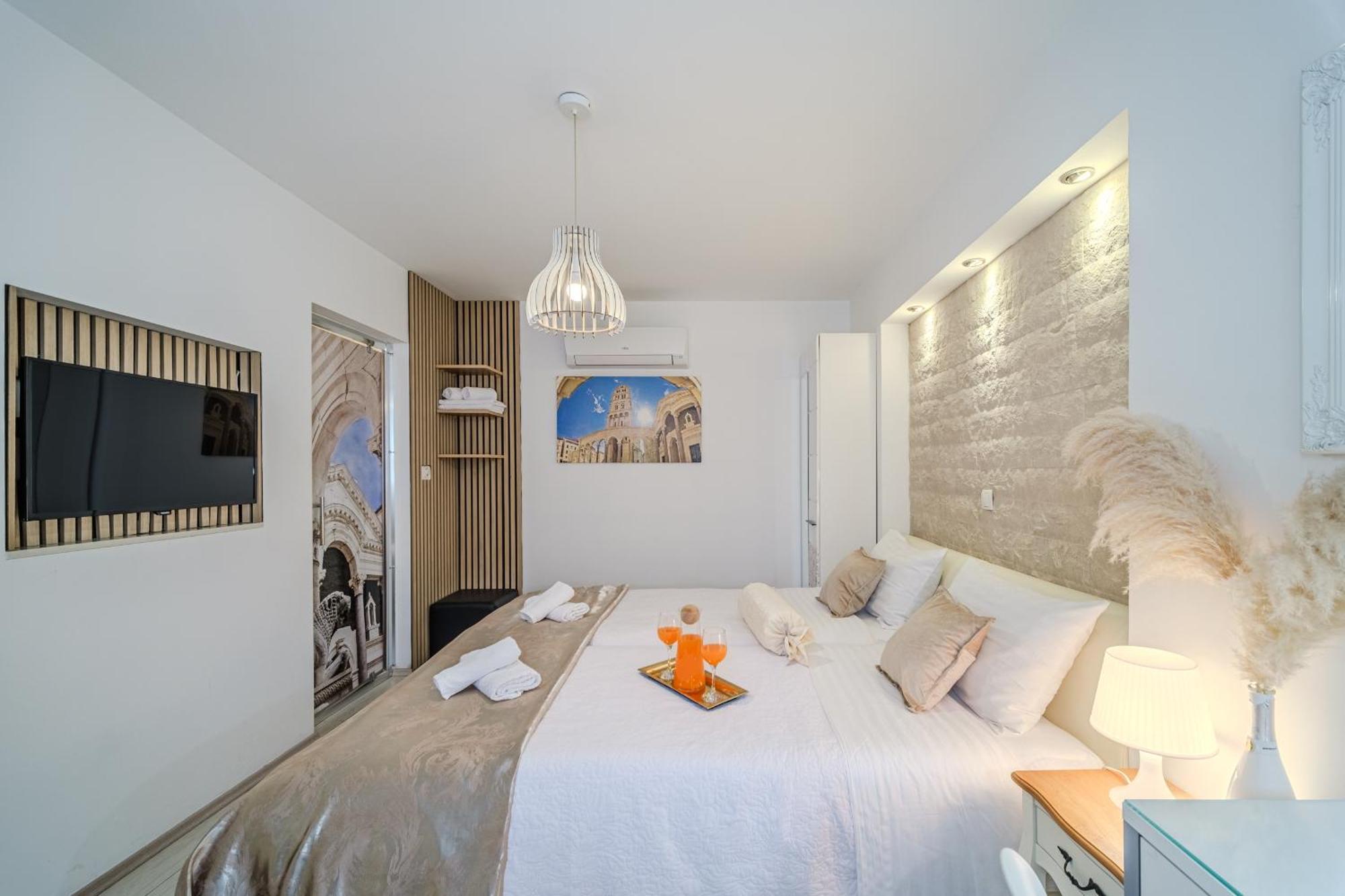Central Split Rooms And Apartments Paese 外观 照片