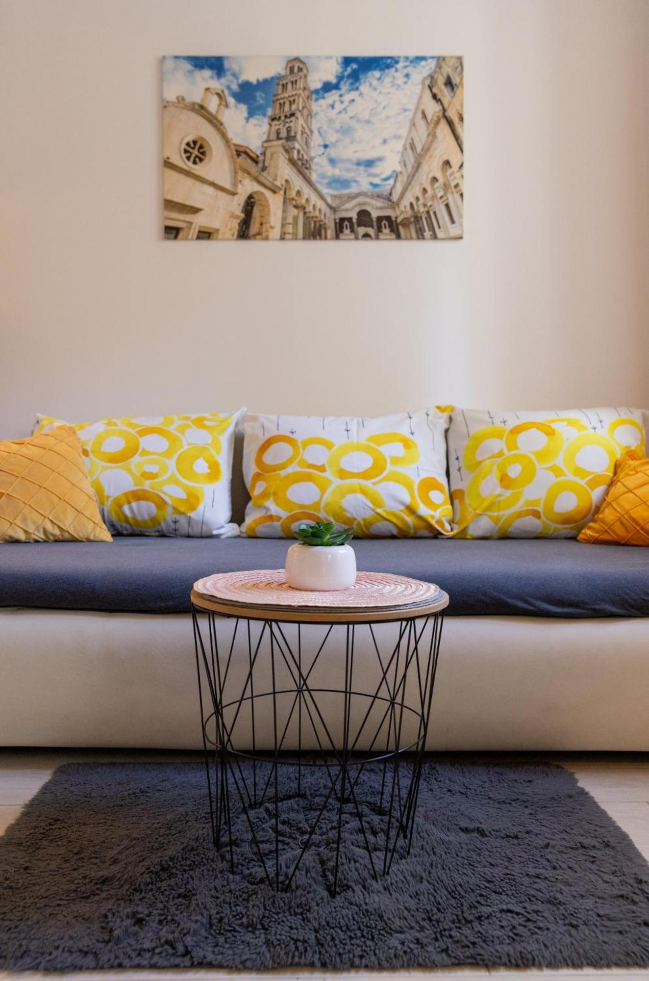 Central Split Rooms And Apartments Paese 外观 照片