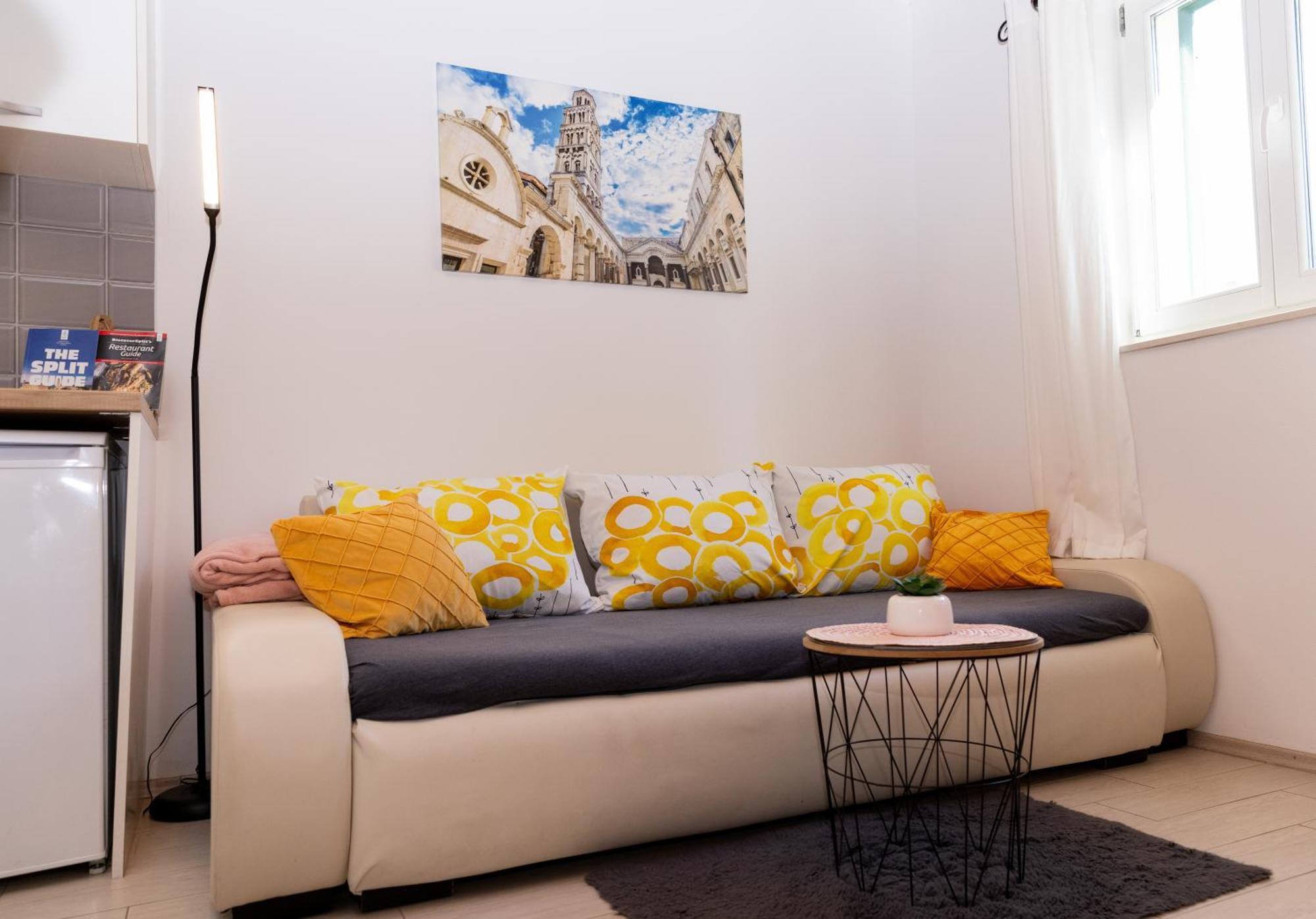 Central Split Rooms And Apartments Paese 外观 照片