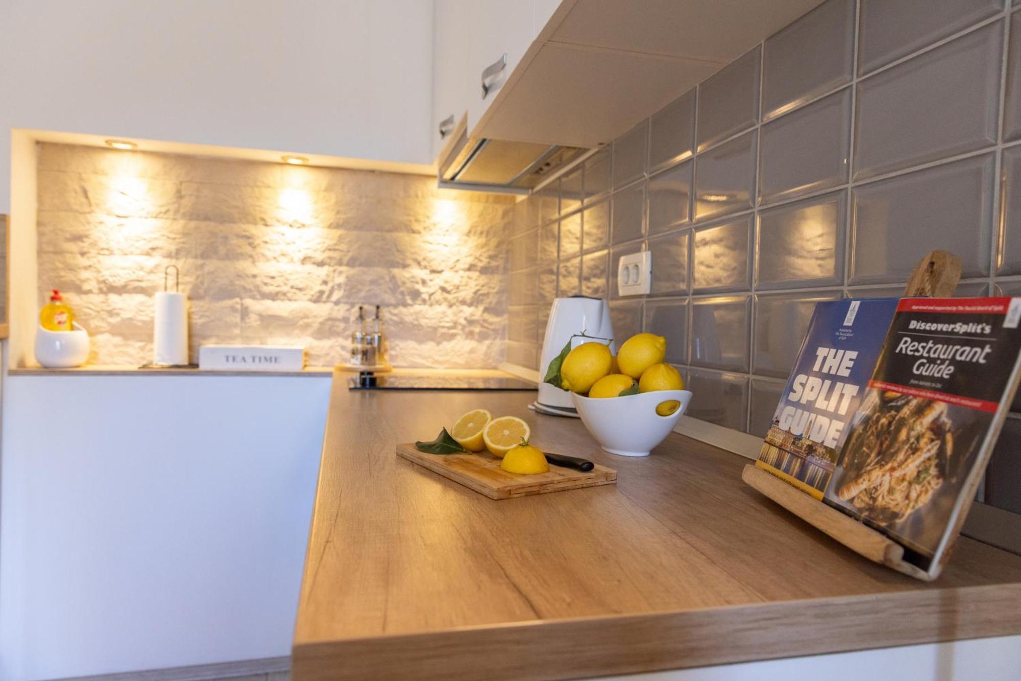 Central Split Rooms And Apartments Paese 外观 照片