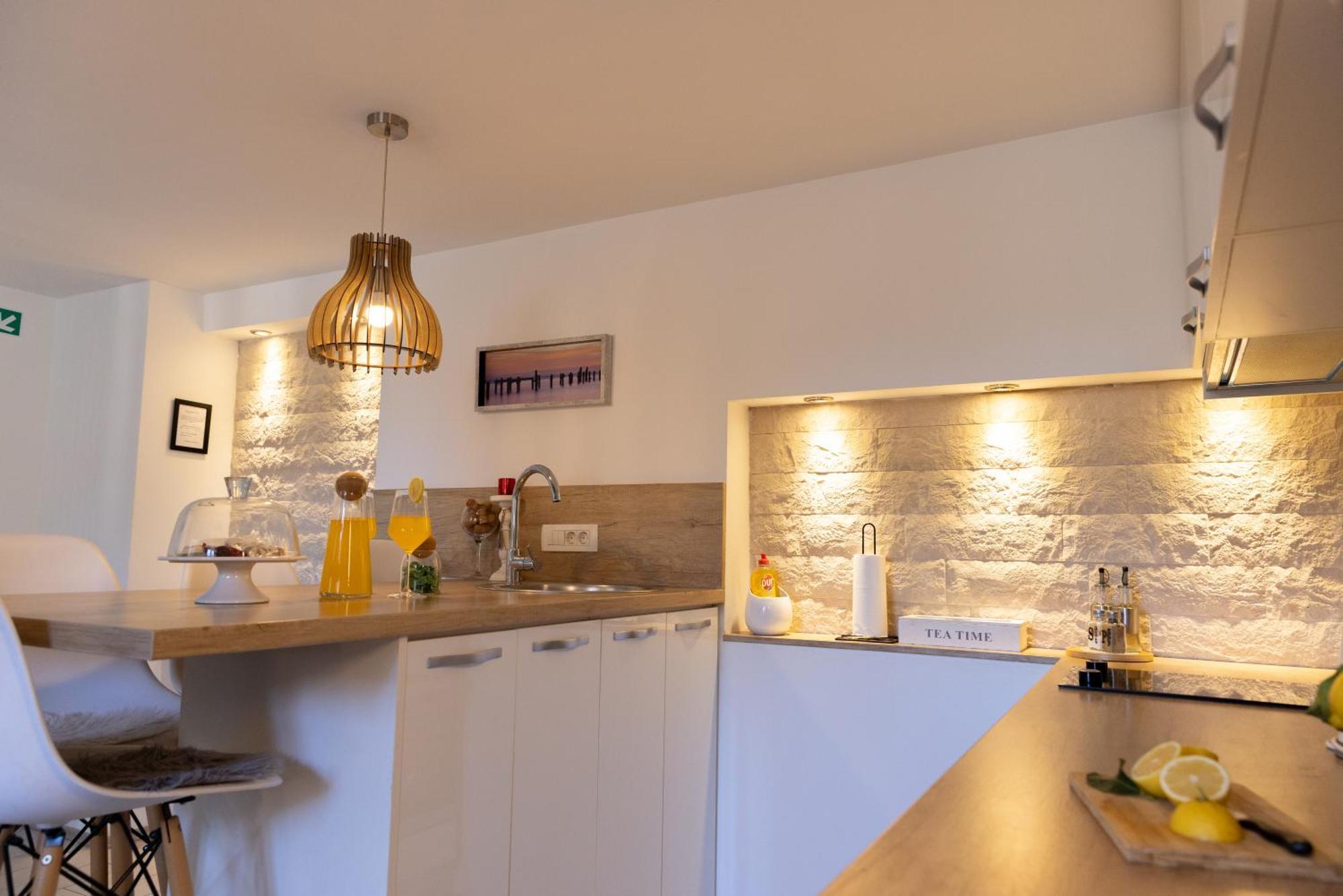 Central Split Rooms And Apartments Paese 外观 照片
