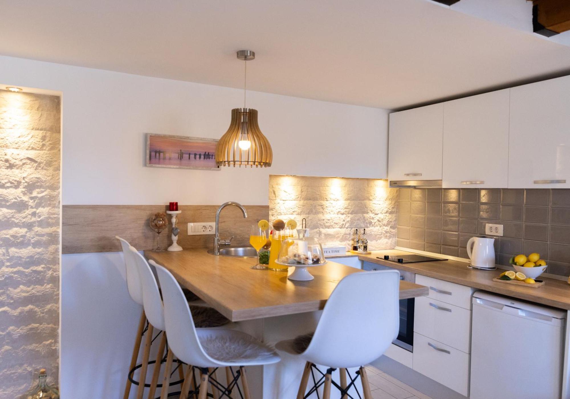 Central Split Rooms And Apartments Paese 外观 照片
