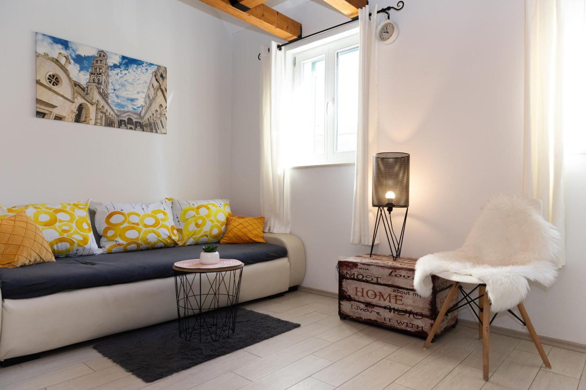 Central Split Rooms And Apartments Paese 外观 照片