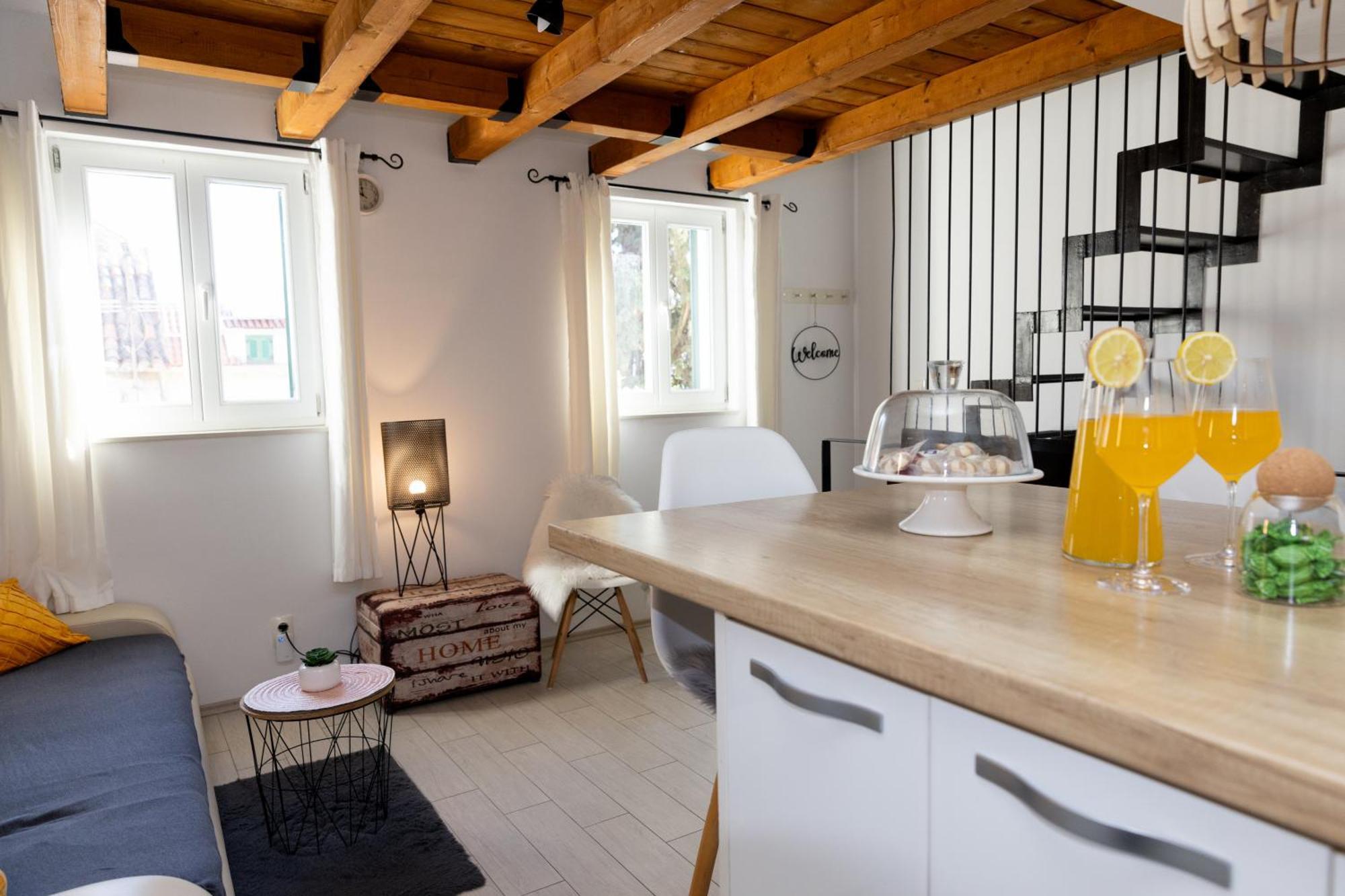 Central Split Rooms And Apartments Paese 外观 照片