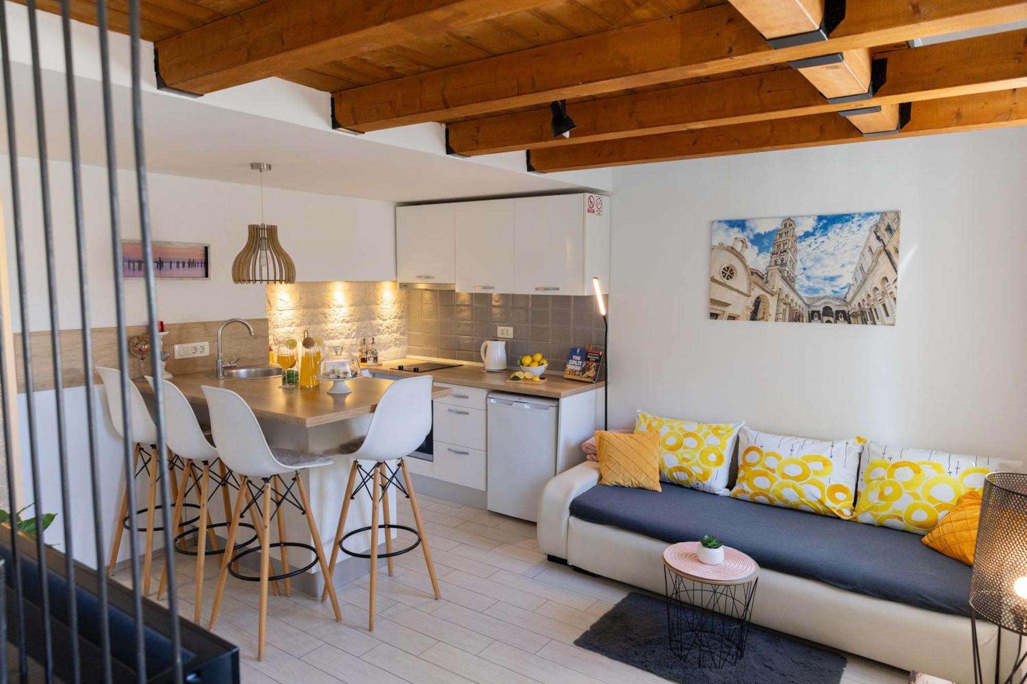 Central Split Rooms And Apartments Paese 外观 照片