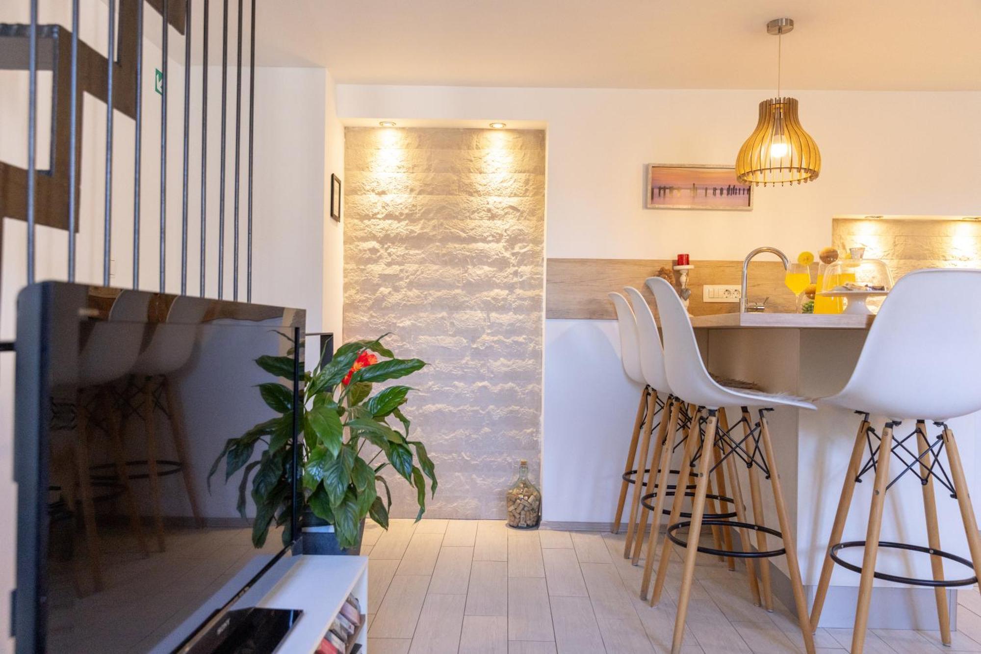 Central Split Rooms And Apartments Paese 外观 照片