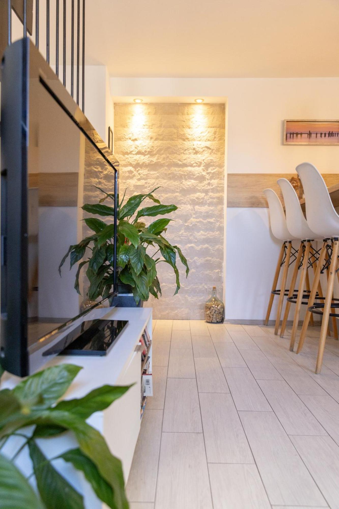 Central Split Rooms And Apartments Paese 外观 照片