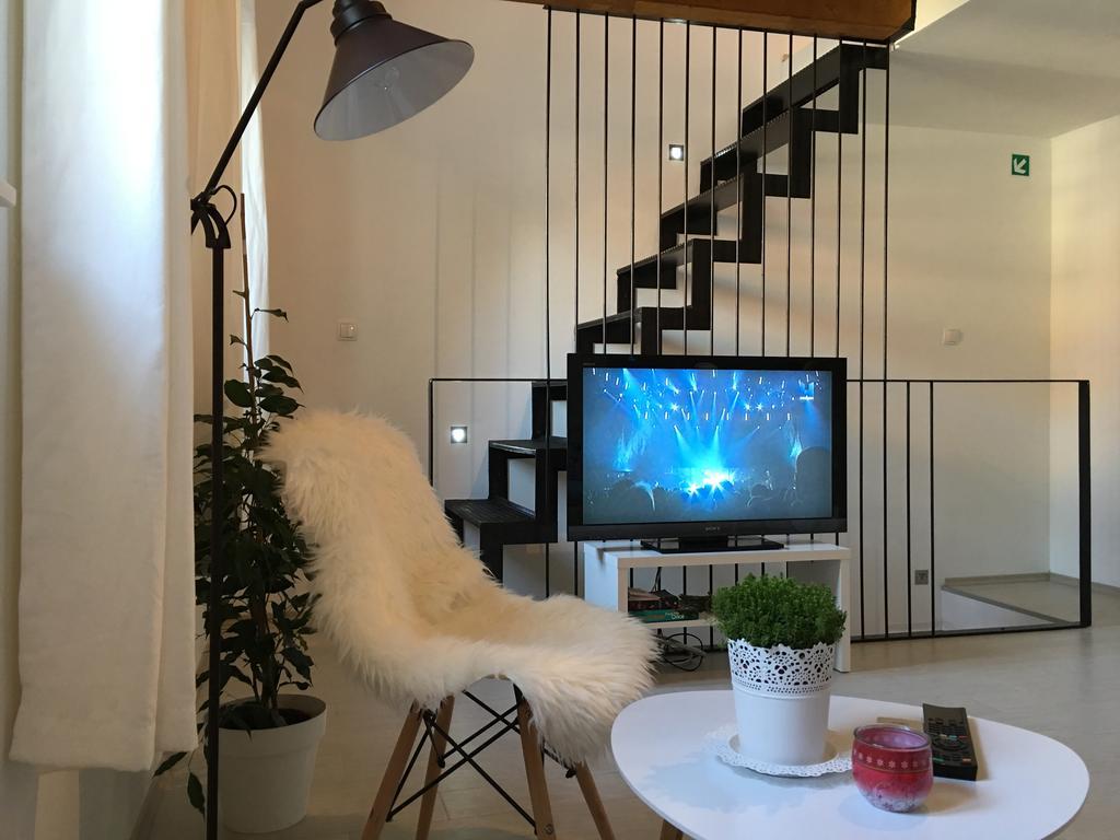Central Split Rooms And Apartments Paese 外观 照片