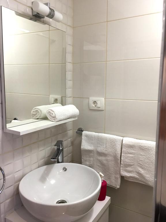 Central Split Rooms And Apartments Paese 外观 照片