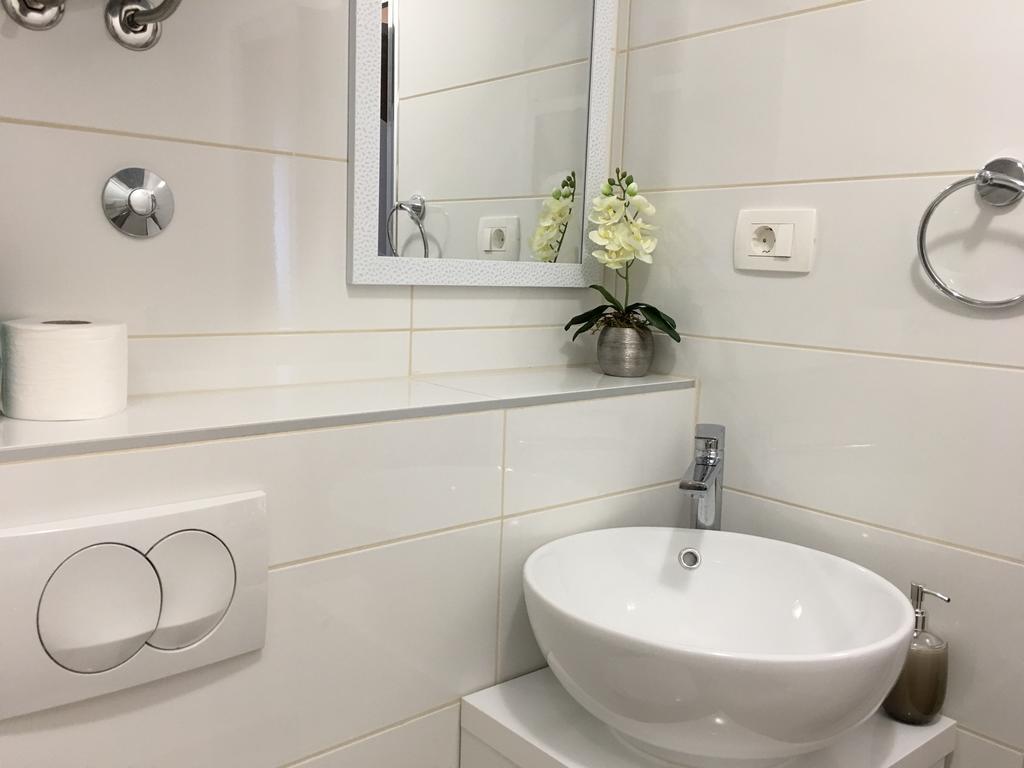 Central Split Rooms And Apartments Paese 外观 照片